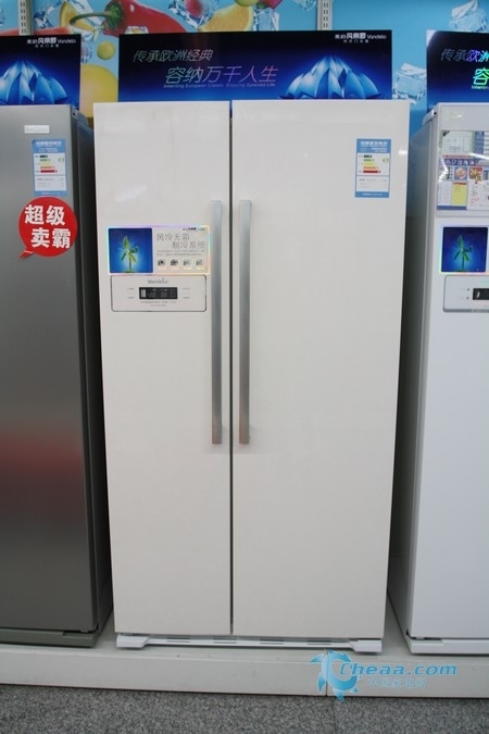 美的BCD-550WKM冰箱外观