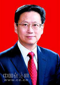 杨松,男,1950年11月生,汉族,河北海兴人,大学普通班学历,1975年4月加入中国共产党。