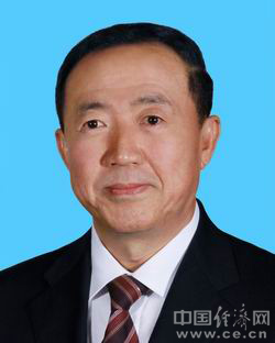 王明方,男,汉族,1952年11月生,黑龙江龙江人,1974年11月参加工作,1974年8月加入中国共产党,大学学历,经济师。