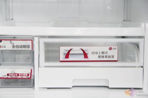 便携式自动上掀式果蔬室,方便拿取食物,更加有效的对食物进行保鲜,将果蔬进行分离,锁住新鲜营养不被流失。