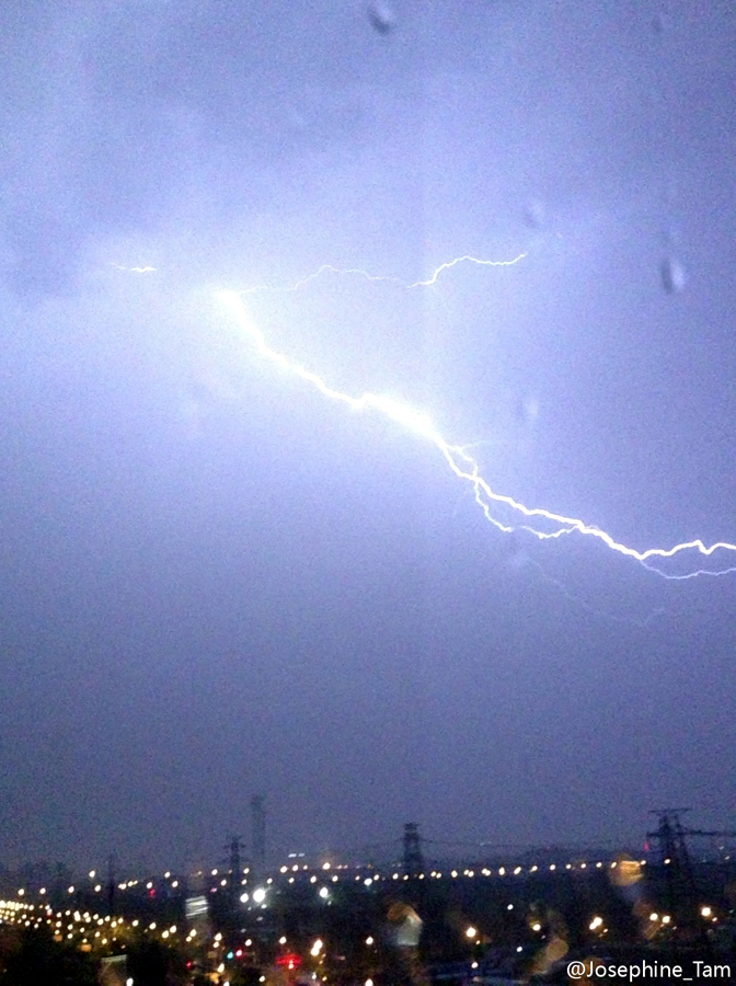 天雷天雨图片