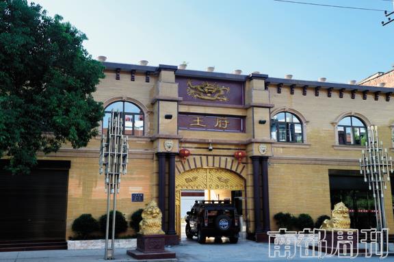《中华奇人—气功大师王林纪实》称,王林从1988年开始,便在江西,广东