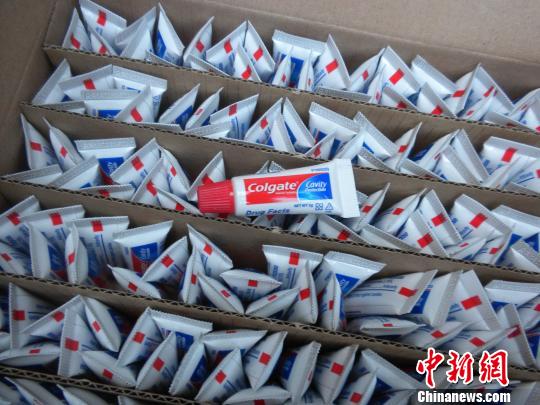 广东摧毁跨省制假日用品窝点 大批牙膏售往酒店(组图)