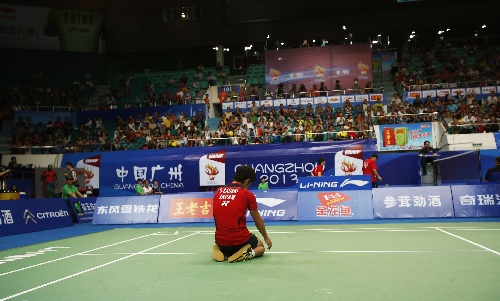 当日,在广州进行的2013年世界羽毛球锦标赛男单比赛中,日本选手佐佐木