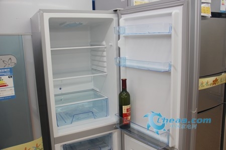 美的BCD-206GSMJ冰箱冷藏室