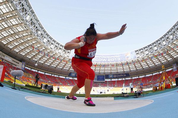 图文:世锦赛女子铅球资格赛 刘相蓉投掷