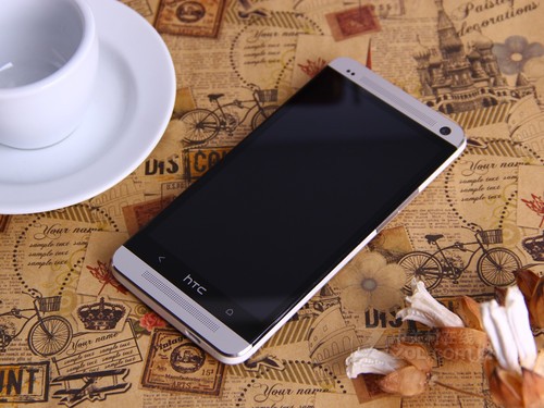 Ƶĺ HTC One 802t4000