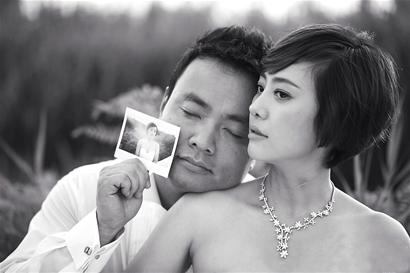 央视主播沙桐10月将结婚 与妻子拍温馨婚纱照