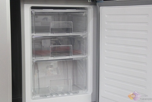 这款澳柯玛BCD-191RG冰箱达到了国家一级等级能效水平，日耗电量仅0.39度，相当于两天不到一度电，安全环保，节能省电。