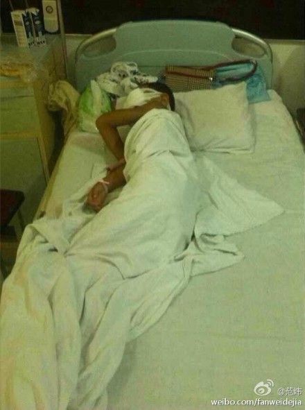 被挖眼男孩不知失明 问父母"天怎么不亮(组图)