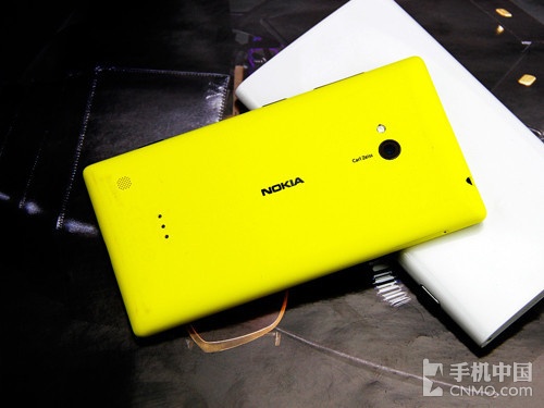Lumia 720背面图片