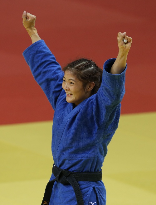 女子57公斤级柔道冠军图片