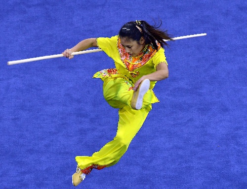 图文武术套路团体浙江夺冠成成表演女子棍术