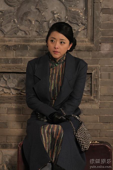 剧中黄小蕾饰演女骗子宋亚娟,从