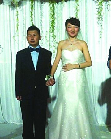 相声演员何云伟三婚娶戏曲学院美貌研究生图