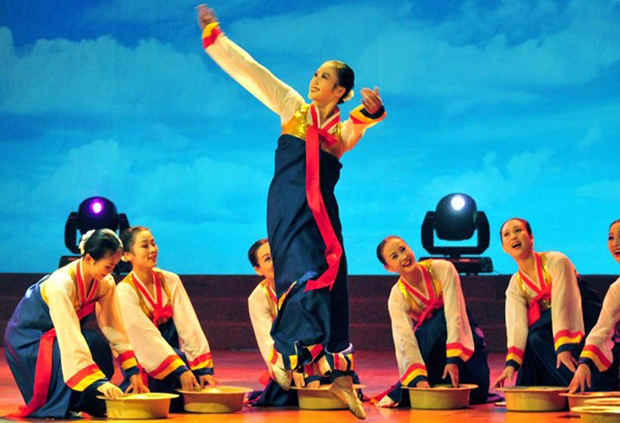 朝鲜万寿台艺术团舞蹈图片