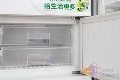打造多彩生活 澳柯玛三新品三门冰箱热卖 