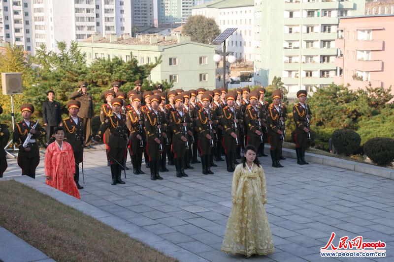 中国人民志愿军入朝参战63周年纪念日：驻朝使馆凭吊烈士