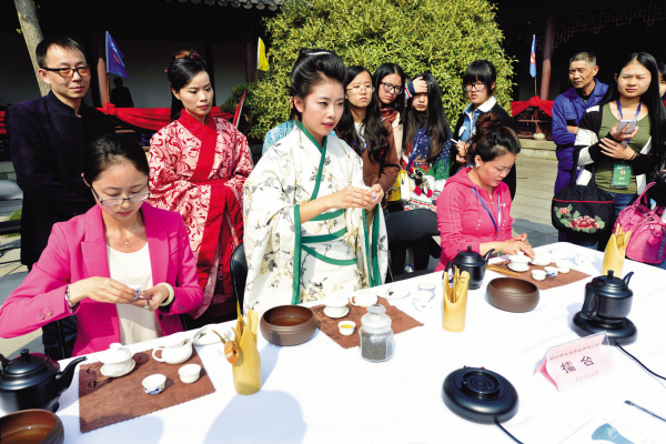 茶艺高手杭州"斗茶(图)