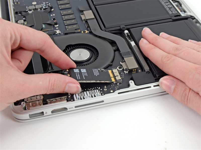 13寸视网膜MacBook Pro超详尽拆解