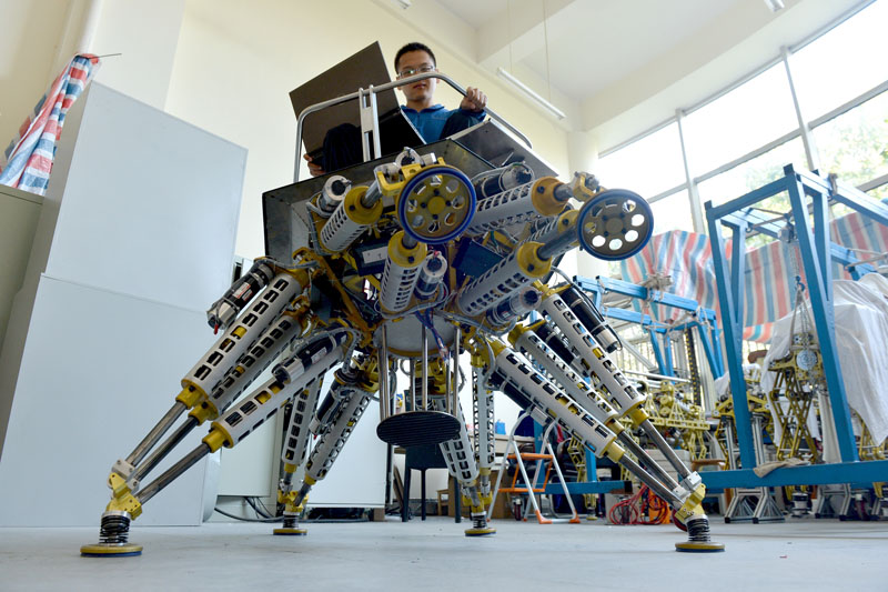 上海交大研发六爪章鱼机器人用于灾难救援