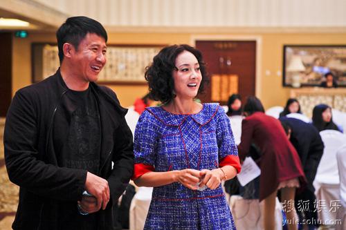 由牛莉,张国强主演的电视剧《邻居的诱惑》在京召开了媒体见面会(点击