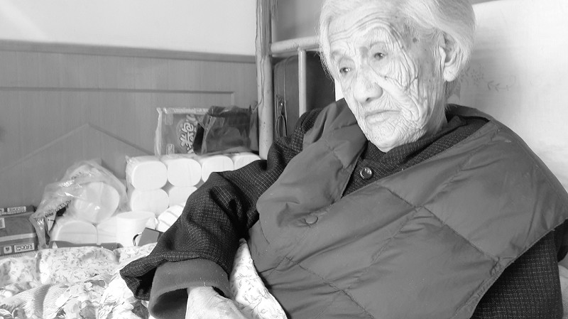如今,高杰老人已经92岁高龄,病危昏迷时她一声声呼喊:可见到你啦,我