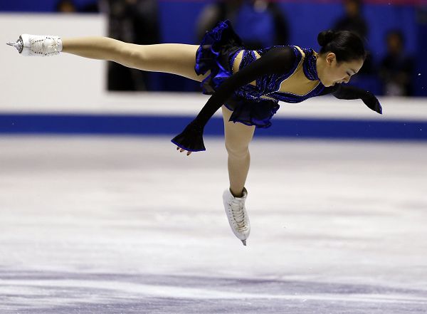 图文2013花滑大奖赛日本站浅田真央旋转