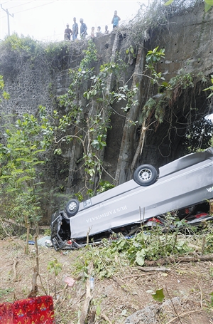 4·13巴厘岛坠机事故图片