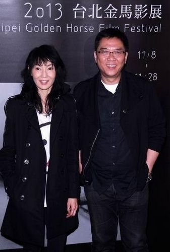 张曼玉(左)和关锦鹏(微博)导演一起证实《阮玲玉》确实有灵异事件.