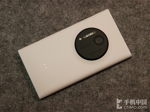 Lumia 1020背面图片