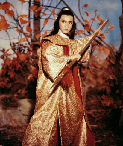 1977年，19岁的尔冬升因主演《三少爷的剑》走红