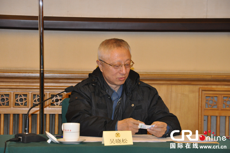 发改委农经司副司长吴晓松展示矿泉水指标