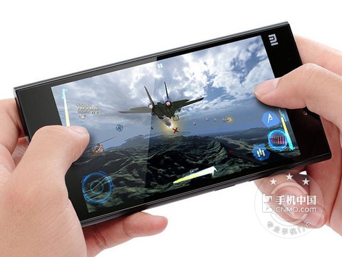 外貌上面基本就是诺基亚lumia系列再加上联想K900的整合体,被网友们频频笑称所lumia是lu mi a,诺基亚太有先见之明。