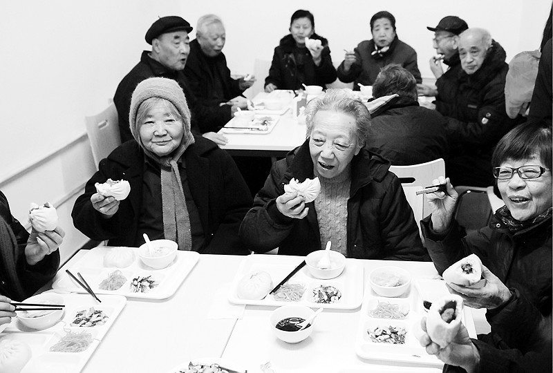 老年餐厅开饭啦(图)