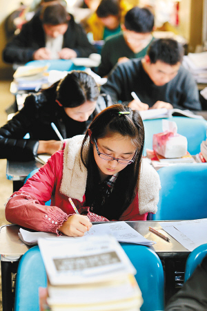 考生们在西北大学自习室里认真复习