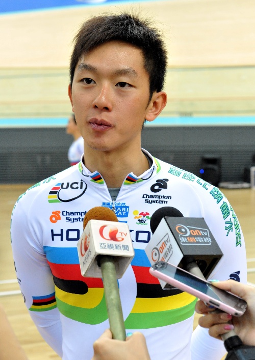 图文:香港自行车队备战国际场地杯 采访郭灏霆