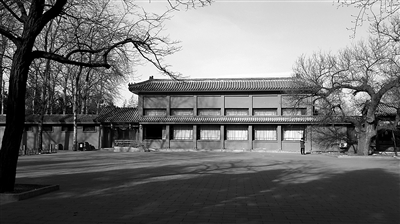 天坛公园内,旻园御膳饭庄门口。 新京报记者 黄颖 摄