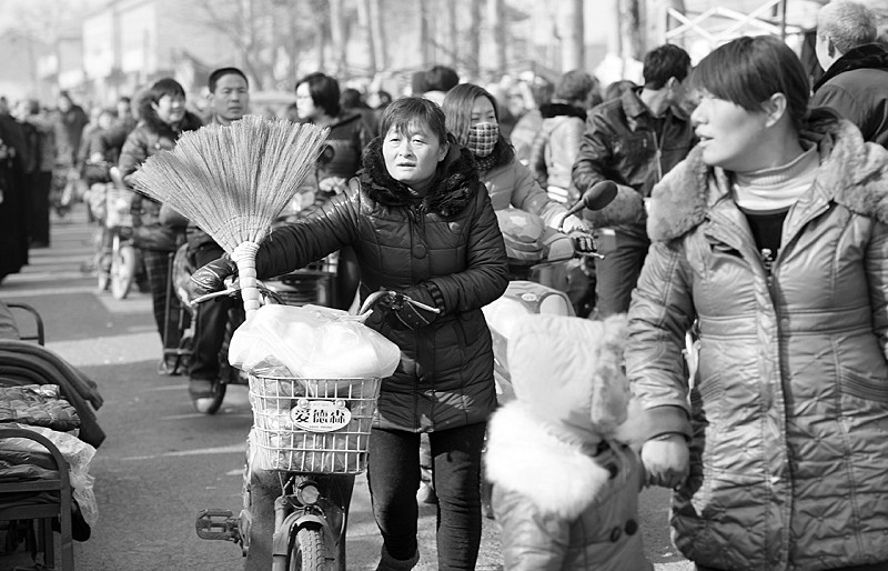 出殯視頻,中國至憲黨成立,鄧樸方攜千億潛逃,dingxiangsequ,地窖擄女