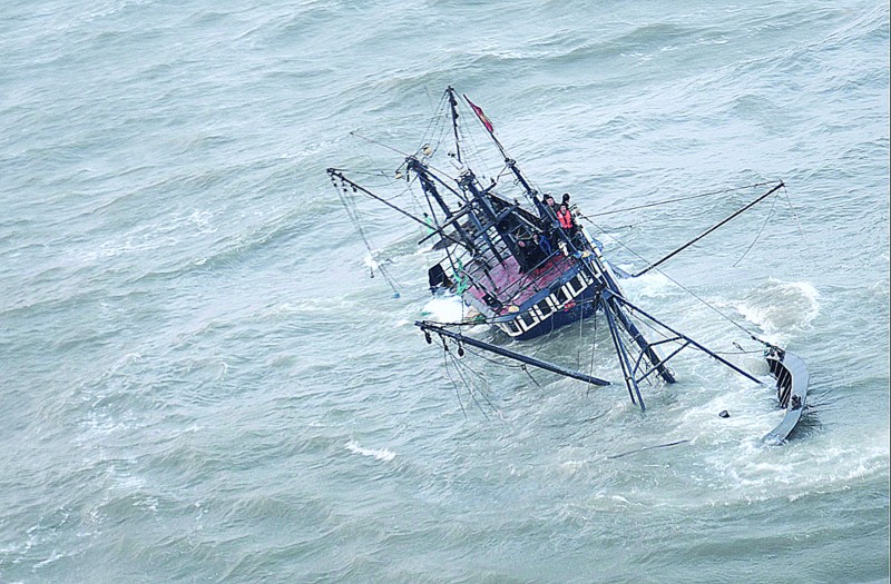 舟山海域渔船沉没图片