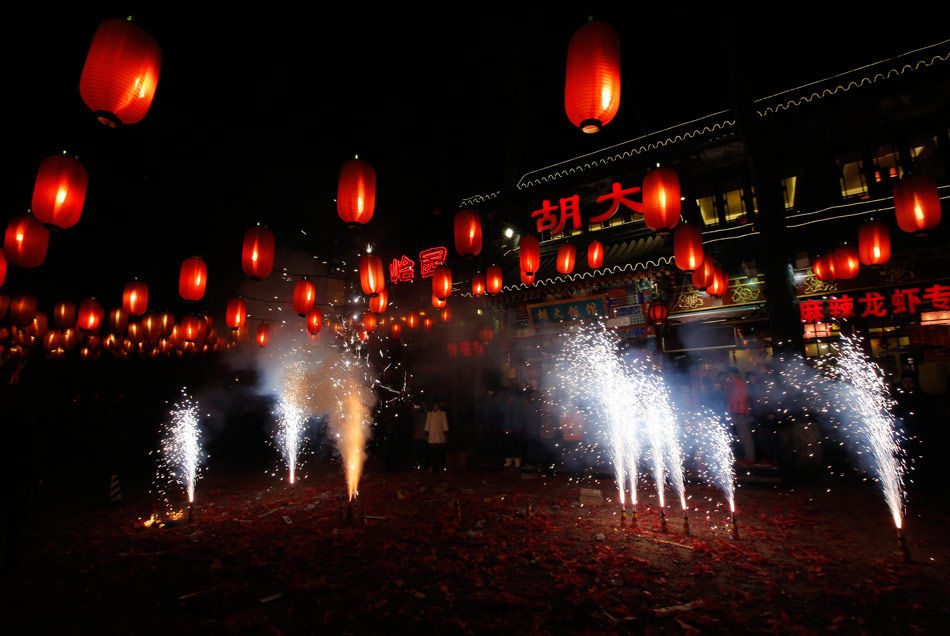 1月31日,北京,绚烂的烟火在天空中绽放