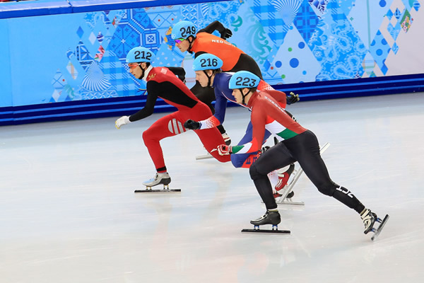 北京时间2月13日,2014年索契冬奥会短道速滑比赛在冰山滑冰宫继续进行
