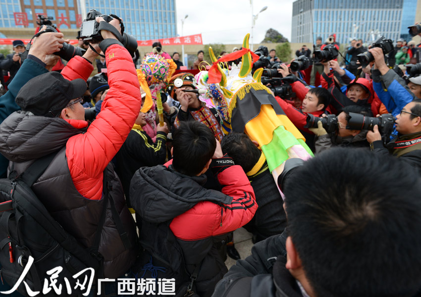 富川瑶族自治县炸龙图片