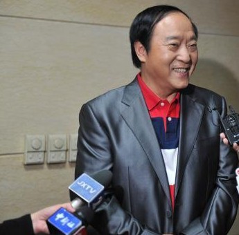 内地电视  中新网讯 17日,中国著名相声演员,笑星牛群现身江西南昌