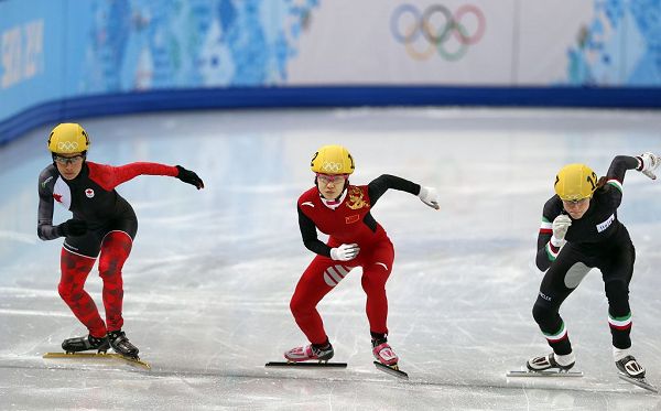 图文:女子短道1000米预赛 刘秋宏准备起跑