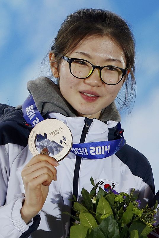 范可新以1分30秒811获得一枚宝贵的银牌;韩国选手朴升智和世界纪录