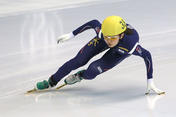 短道速滑沈石溪大长腿图片