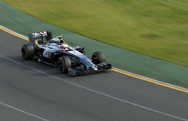 图文:f1澳大利亚站正赛 马格努森赛中疾驰