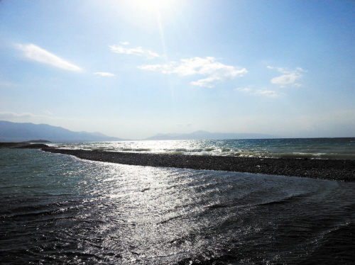 天光水色赛里木湖.