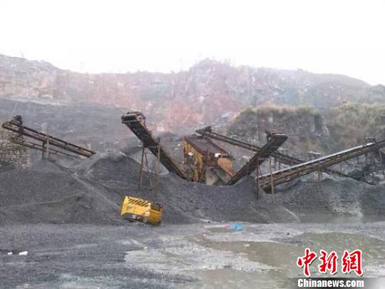 图为江西上高县锦江镇锦程矿业公司事故现场。 徐之昊 摄